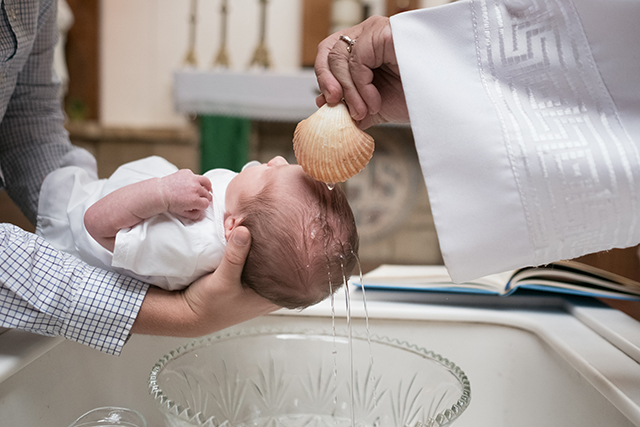 Cum să organizezi o petrecere de botez specială