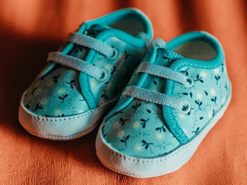 Cum să alegi încălțămintea copilului la început de toamnă