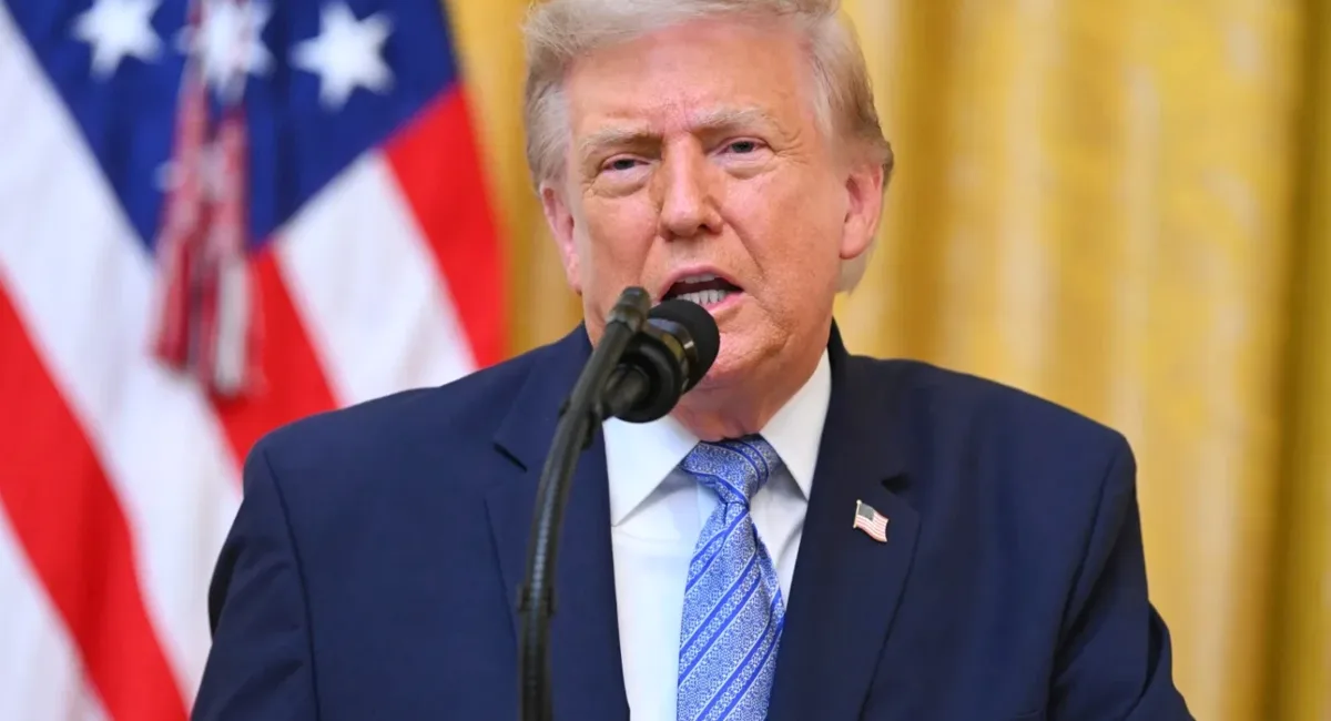 Donald Trump: cei care divulgă informații sunt gunoaie