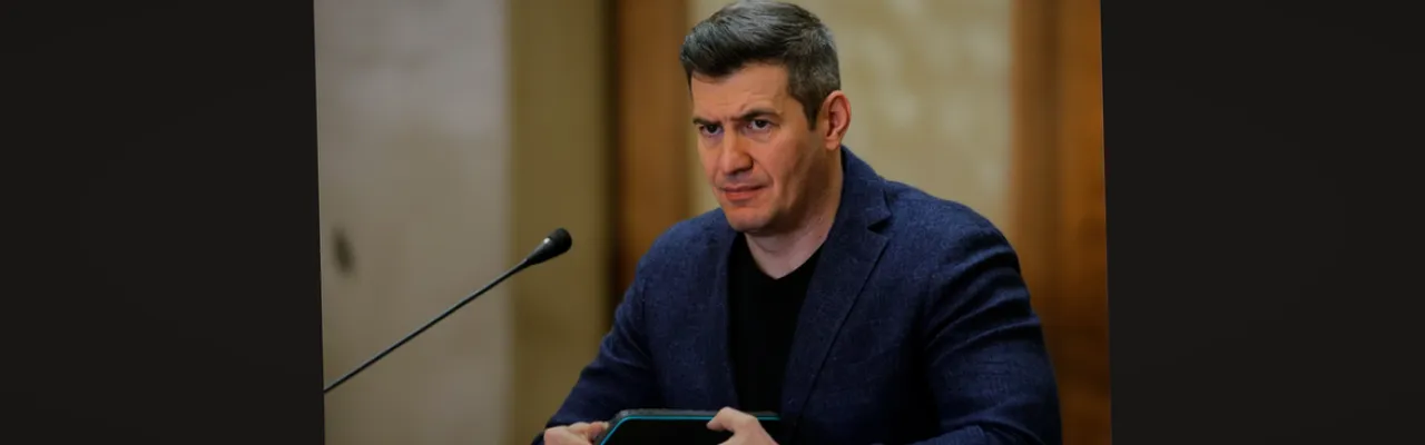 Dragoș Pătraru acuză TVR de conflict de interese, AUR reacționează cu forță